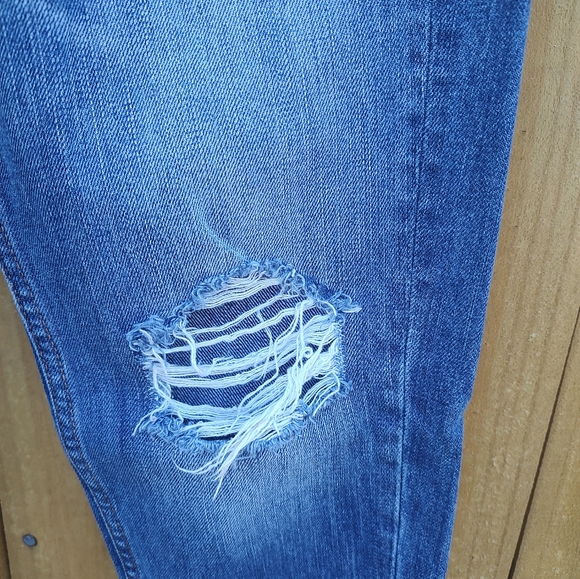 Ladies size 7R or 28W Hollister distressed jeans - Picture 2 of 8